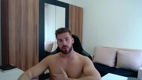 darius_94 online show from May 31, 11:20 am