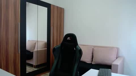 darius_94 online show from November 8, 10:51 am