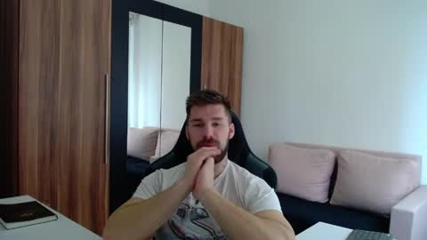 darius_94 online show from April 13, 8:07 am