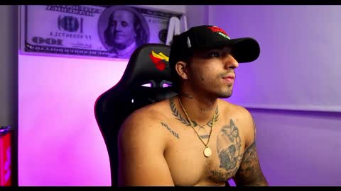 Darius Phoenix  online show from February 18, 6:48 am