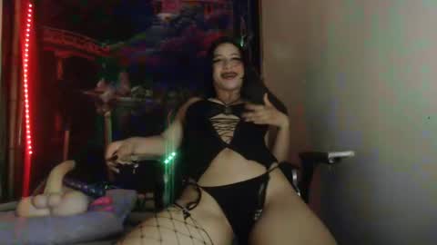 Snapshot of dark_doll5 chatting on January 10, 10:25 pm dark_doll5 online show from January 10, 10:25 pm