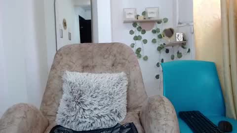 dark_dreams0 online show from May 27, 7:22 pm