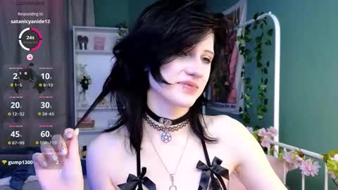 Snapshot of dark_vamp_ chatting on October 10, 3:29 pm Vamp online show from October 10, 3:29 pm