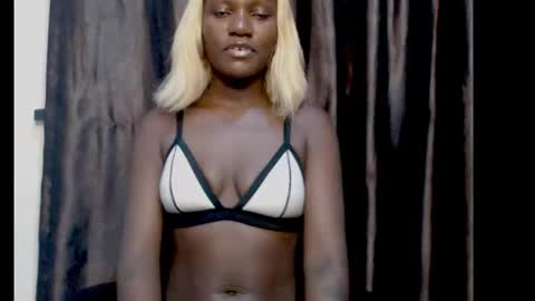 Snapshot of darkchocoxx chatting on September 21, 7:29 pm sexygal online show from September 21, 7:29 pm