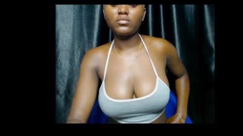 Snapshot of darkchocoxx chatting on October 18, 7:18 pm sexygal online show from October 18, 7:18 pm