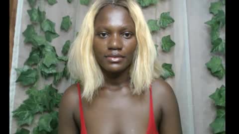 Snapshot of darkchocoxx chatting on September 15, 10:33 pm sexygal online show from September 15, 10:33 pm