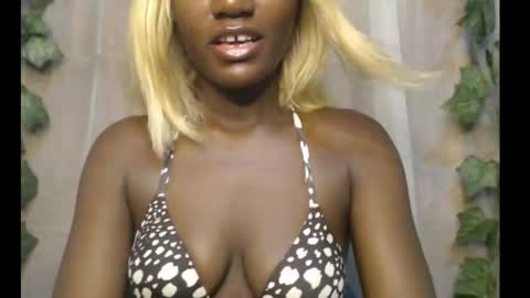 Snapshot of darkchocoxx chatting on September 19, 12:04 am sexygal online show from September 19, 12:04 am