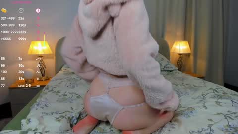 Elizabeth online show from December 1, 9:02 pm