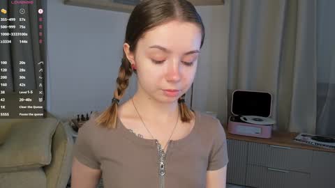 Elizabeth online show from September 9, 8:09 pm