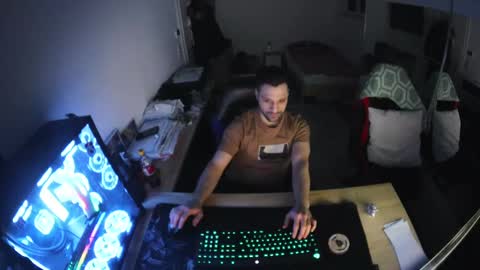 Snapshot of darkschneider_ chatting on February 17, 11:33 pm darkschneider_ online show from February 17, 11:33 pm