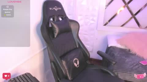 Darla santos  online show from December 2, 8:29 pm