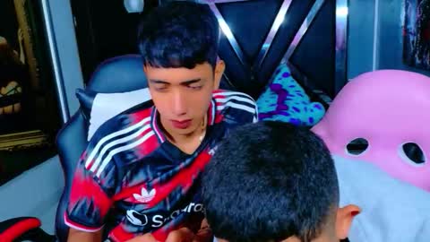 darwinandbrayan online show from November 17, 3:31 am