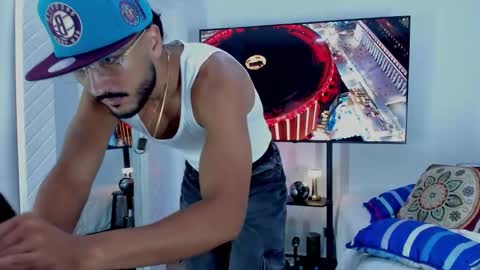 Hey im David that loves to explore and speak their fantasies. Very open talktative and nice. Feel free to chat with me online show from March 9, 2:16 am