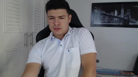 Snapshot of david_smit_ chatting on December 8, 7:22 pm david smit online show from December 8, 7:22 pm