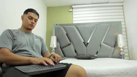 david_victoriaa online show from May 23, 1:07 pm