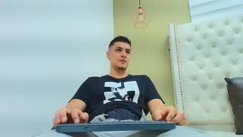 david_victoriaa online show from February 23, 1:02 pm