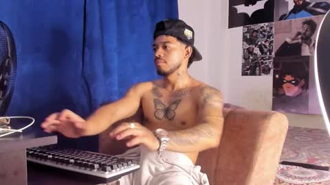 Snapshot of davide_daniels chatting on October 18, 9:52 pm Davide online show from October 18, 9:52 pm