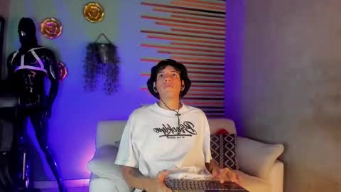 daviid_huge online show from December 14, 1:56 am