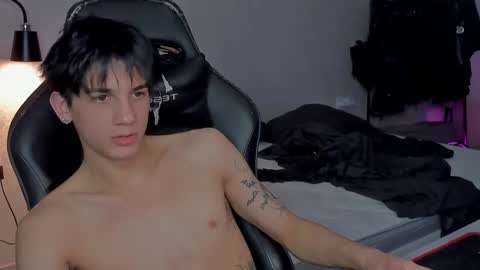 Snapshot of davisross chatting on January 26, 11:18 pm davis online show from January 26, 11:18 pm