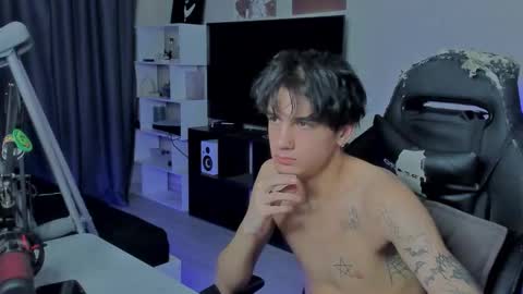 Snapshot of davisross chatting on September 21, 4:55 pm davis online show from September 21, 4:55 pm