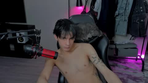 Snapshot of davisross chatting on February 14, 2:33 pm davis online show from February 14, 2:33 pm