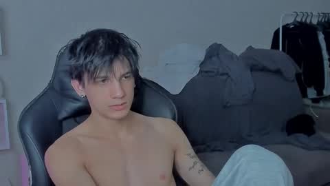 Snapshot of davisross chatting on December 9, 11:56 pm davis online show from December 9, 11:56 pm