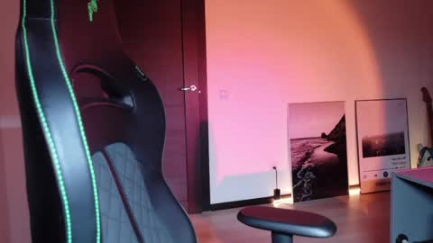 freak online show from May 30, 12:09 am