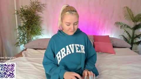 Debbie Mon Tue Fri Sun Sat GMT 3 1000am - 0400pm  online show from December 21, 5:19 pm