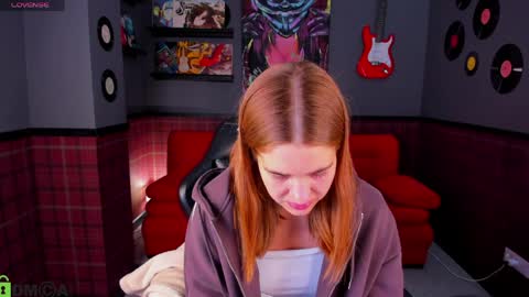 Jennifer online show from April 8, 11:19 pm