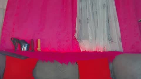 deboragill online show from April 12, 12:04 am