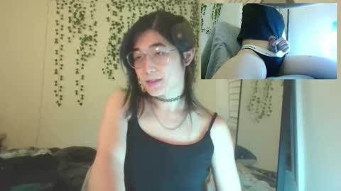 deciduousdoll online show from January 12, 6:20 am