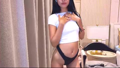deedeedoll online show from July 12, 11:35 am
