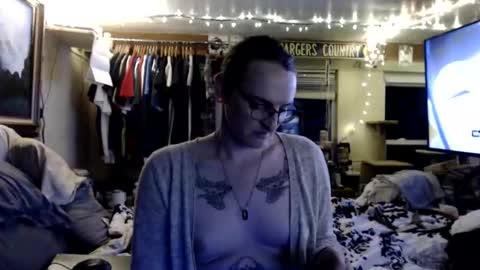 deep_hole_girl online show from May 18, 4:07 am