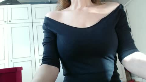 Snapshot of deessedivine chatting on March 1, 3:05 pm KamiDevi online show from March 1, 3:05 pm