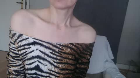 Snapshot of deessedivine chatting on October 16, 3:33 pm KamiDevi online show from October 16, 3:33 pm