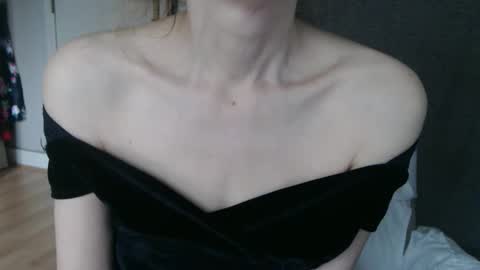 Snapshot of deessedivine chatting on September 13, 2:52 pm KamiDevi online show from September 13, 2:52 pm