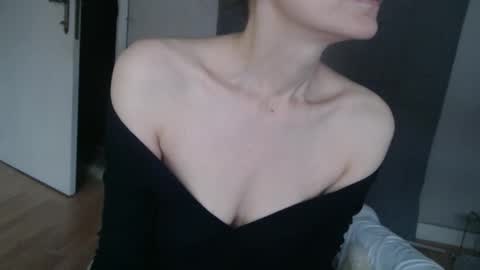 Snapshot of deessedivine chatting on October 19, 2:22 pm KamiDevi online show from October 19, 2:22 pm