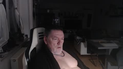 deinprinz2312 online show from January 19, 6:20 am