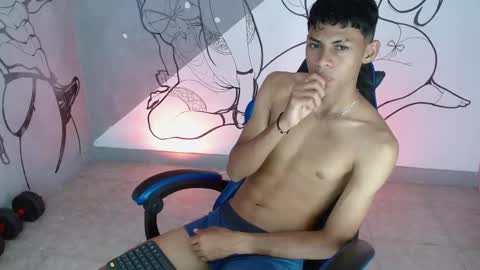 Snapshot of deivid_bigcock1 chatting on October 7, 2:07 am Deivid online show from October 7, 2:07 am