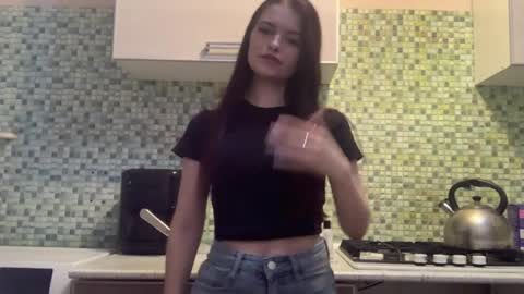 Kiki online show from April 8, 5:16 pm