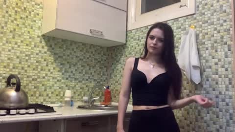 Kiki online show from April 6, 5:14 pm