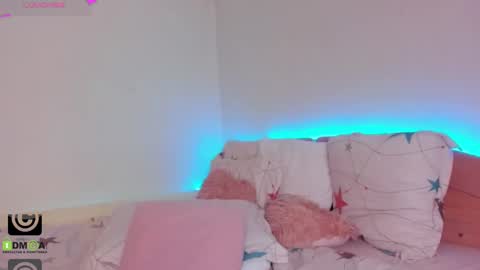Snapshot of delicious_mila chatting on February 19, 8:22 am Mila online show from February 19, 8:22 am