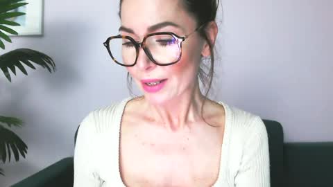 delilah_sweet online show from June 17, 4:01 pm