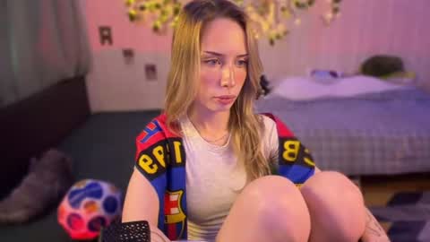 Della online show from June 15, 1:36 pm