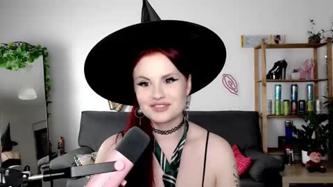 dellacrush_ online show from October 4, 5:11 pm