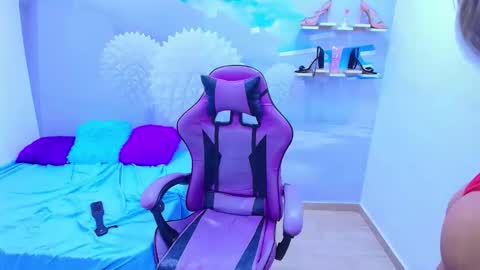 DEMI online show from December 5, 6:16 pm