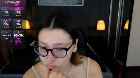 Snapshot of demi_loran chatting on September 16, 5:32 am DEMI online show from September 16, 5:32 am