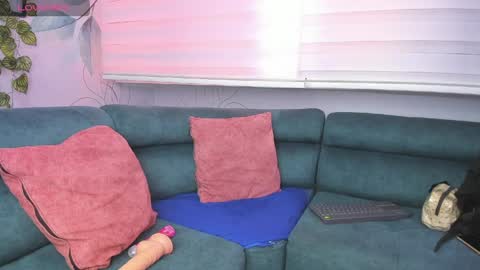   online show from April 25, 2:25 pm