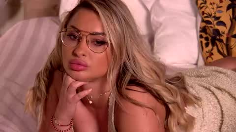 Ela online show from October 7, 10:50 pm