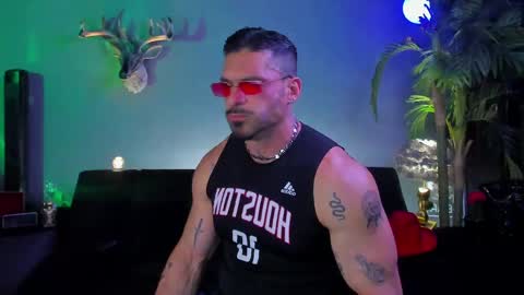 dennis_cox_ online show from April 19, 11:29 pm